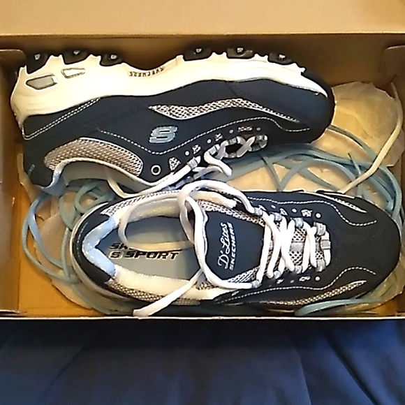 NIB Women's Skechers D'Lites blue and white WIDE shoes size 6.5 💢WIDE💢 - Picture 1 of 10